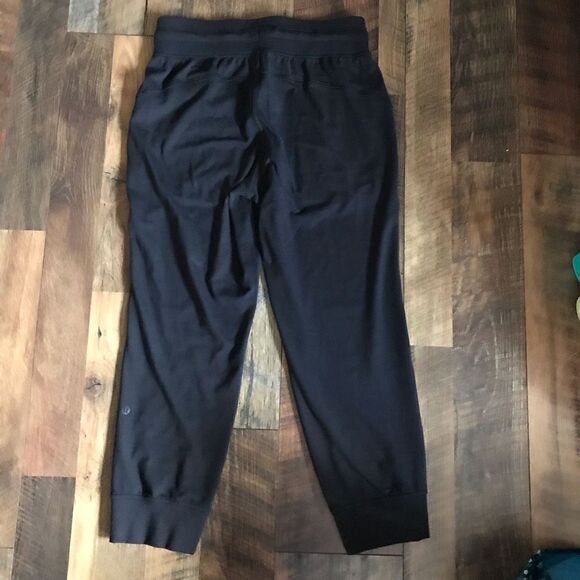 Lululemon size 6 joggers yoga pants black drawstring - Picture 2 of 4